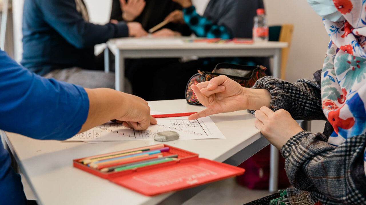 Opiskelutilanne luokassa.